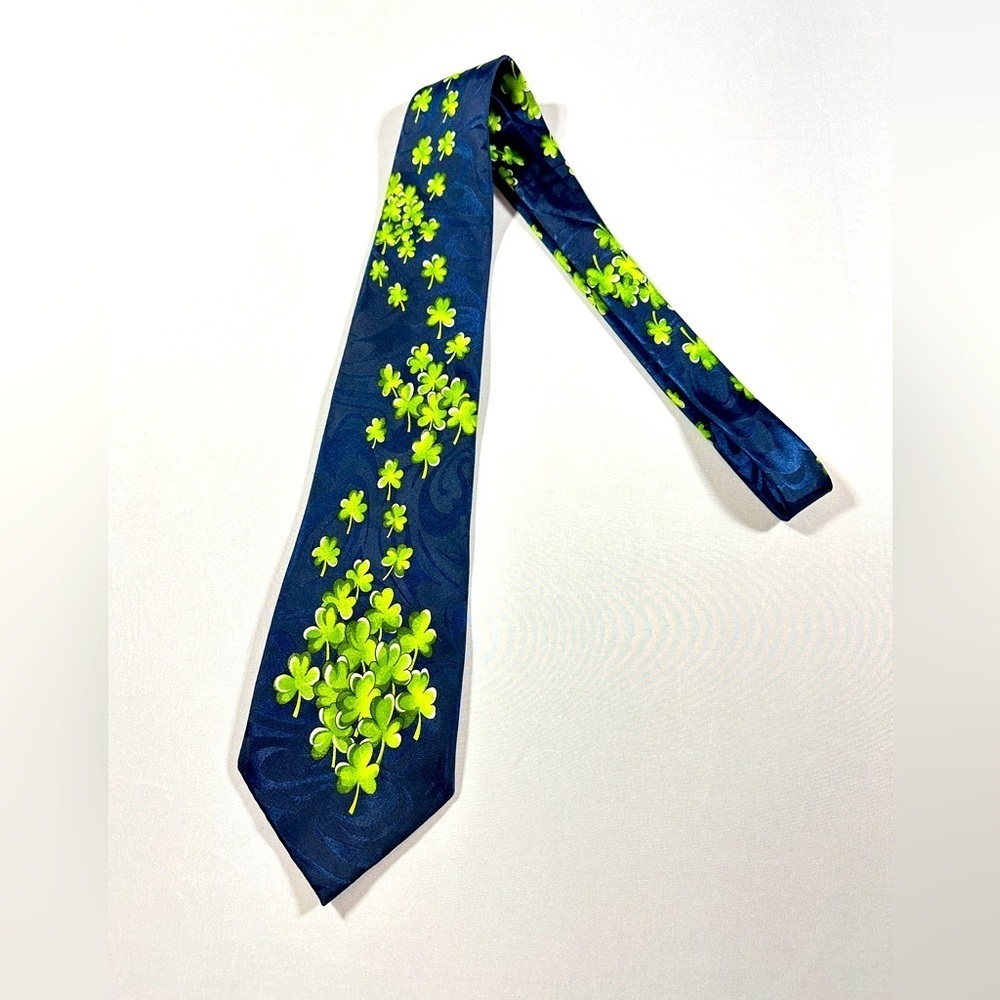 Men’s Museo Silk Necktie Shamrock Pattern​​​​